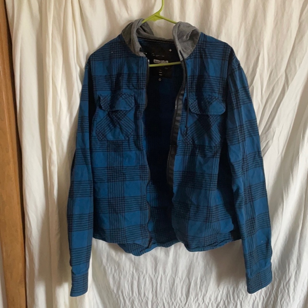 In t erface pullover flannel type hoodie. This is pretty Ill.